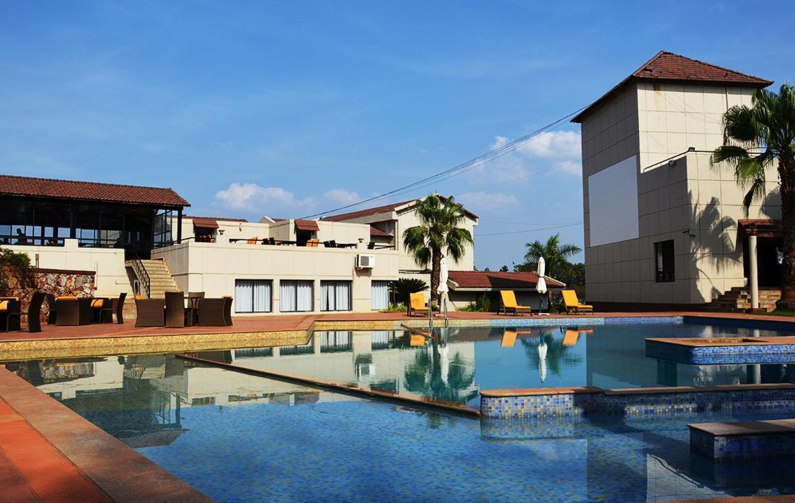 Cotton County Club And Resort Хубли Экстерьер фото