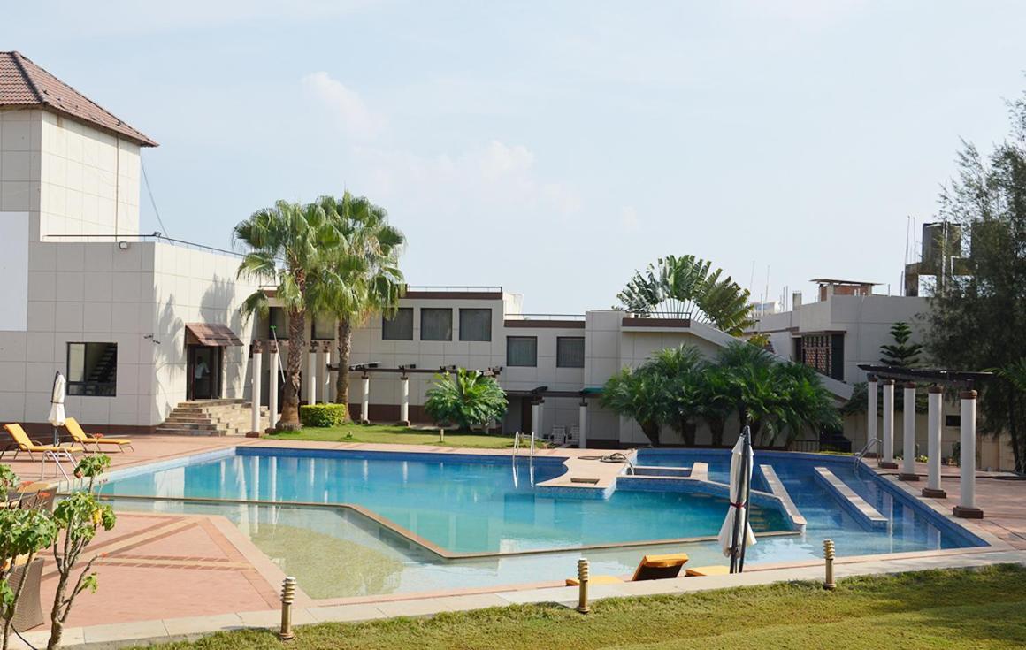 Cotton County Club And Resort Хубли Экстерьер фото