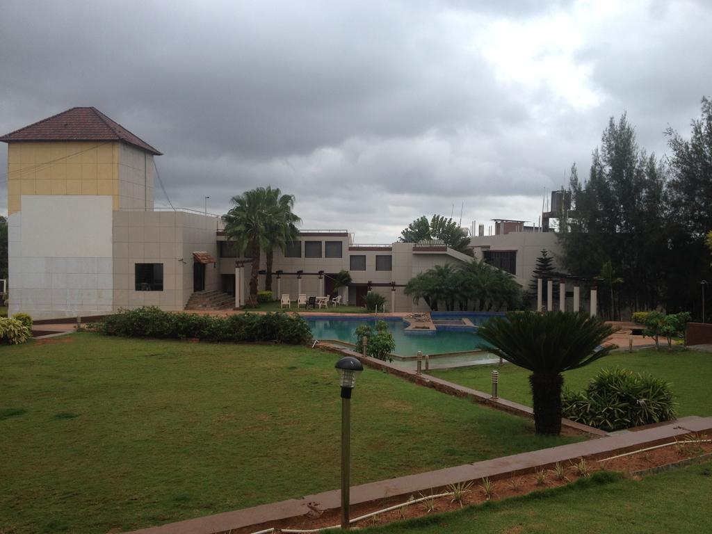 Cotton County Club And Resort Хубли Номер фото