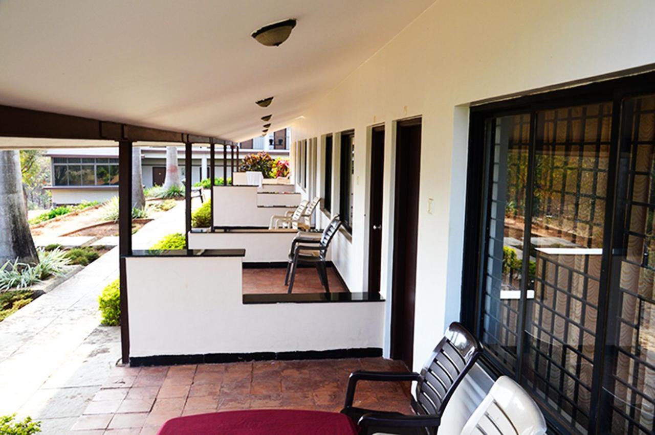 Cotton County Club And Resort Хубли Экстерьер фото